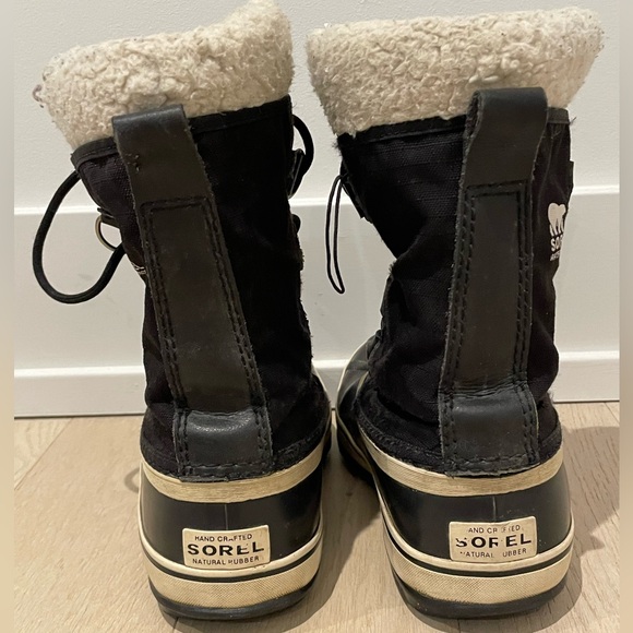 Women’s Sorel winter boots - Picture 2 of 4